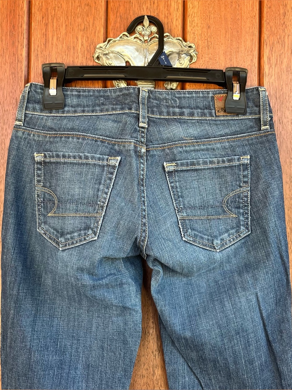 Women’s American Eagle Jeans - Picture 4 of 9